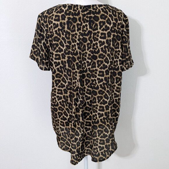 Chelsea & Theodore Leopard Print Blouse Size Medium Leopard Print Top - Picture 4 of 6